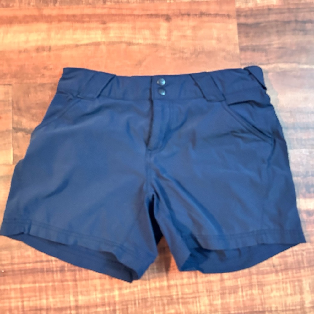 Columbia Blue Cargo Shorts with Athletic Fit and Lightweight Fabric